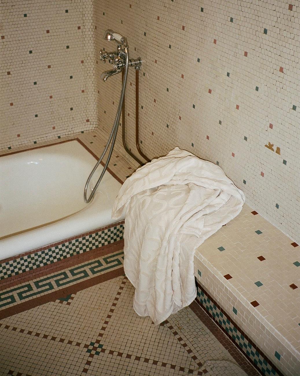 Monogram bath towel - Bath towel 100x150 cm I Ivory 2 - Rabens Saloner - DK