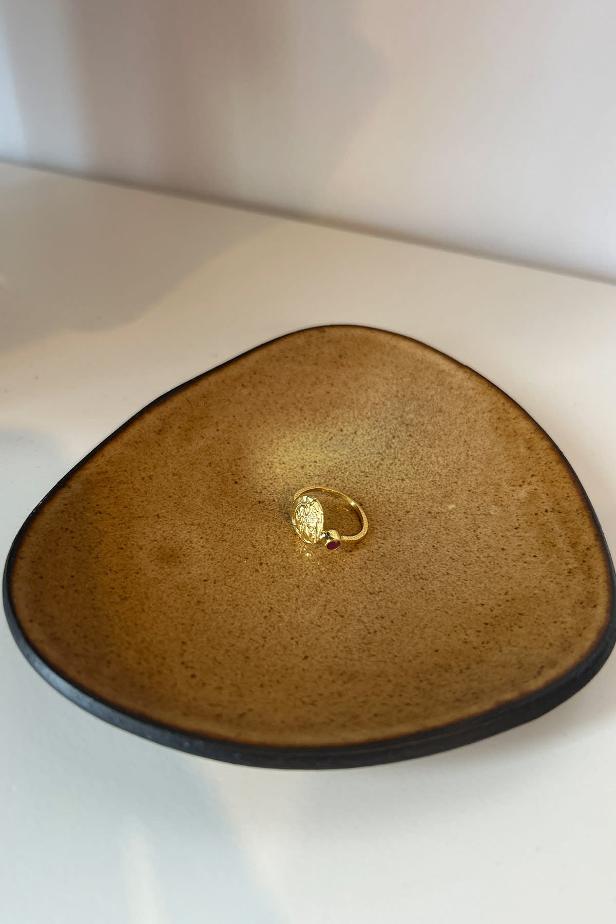Coin Ring - Nafsu I Gold w/ Green Stone 2 - Rabens Saloner - DK