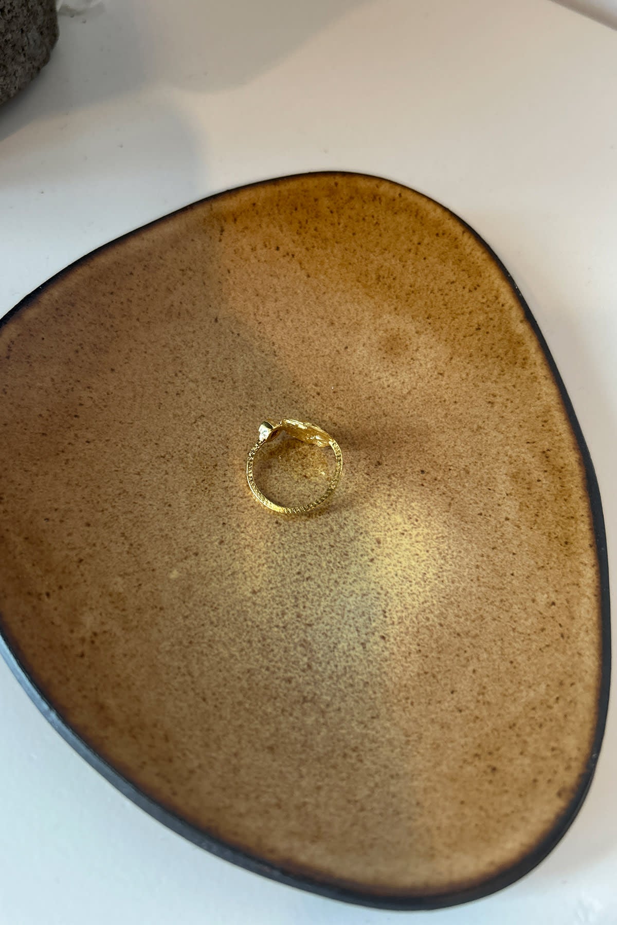 Coin Ring - Nafsu I Gold w/ Green Stone 3 - Rabens Saloner - DK