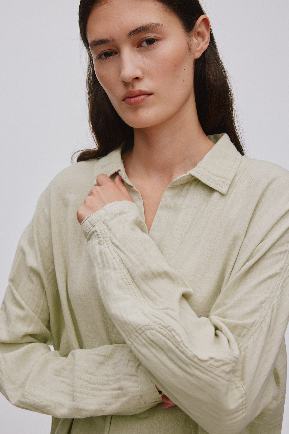 Jojo - Cotton double elbow patch shirt I Light sage 3 - Rabens Saloner - DK