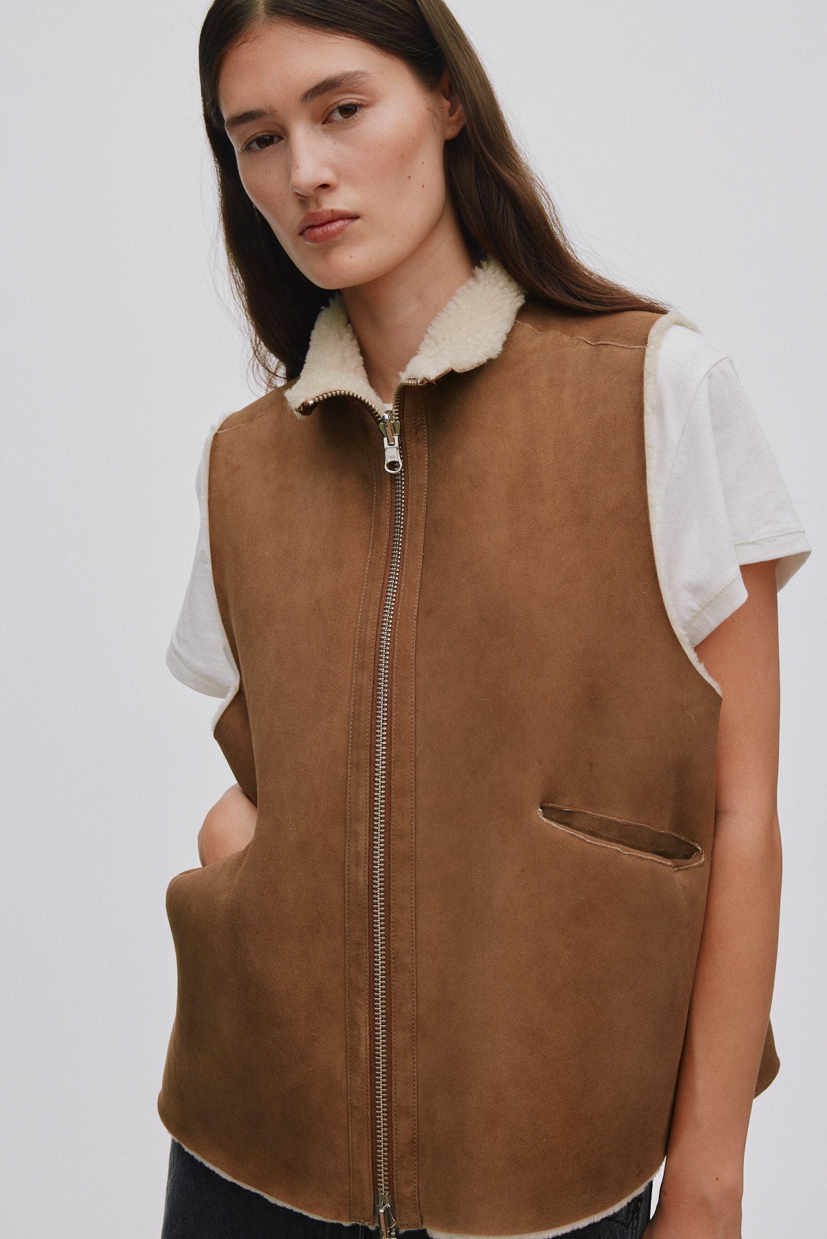 Channe - Shearling vest I Dark brown natural combo 3 - Rabens Saloner - DK