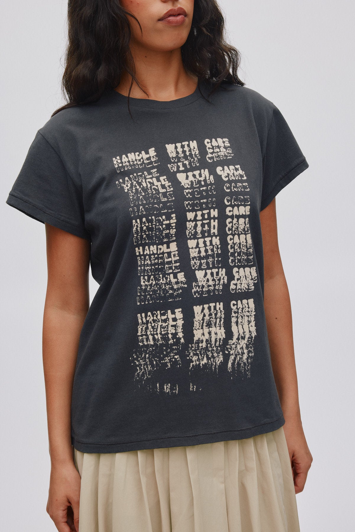 Ambla - Handle with care t-shirt I Faded black 3 - Rabens Saloner - DK