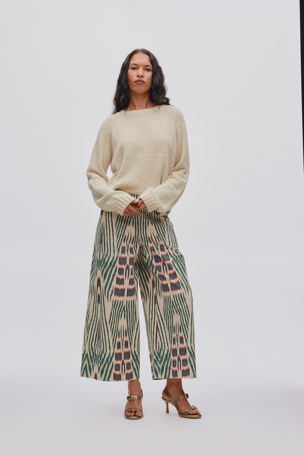 Amari - Ikat combat crop pants I Forest pink sand 1 - Rabens Saloner - DK