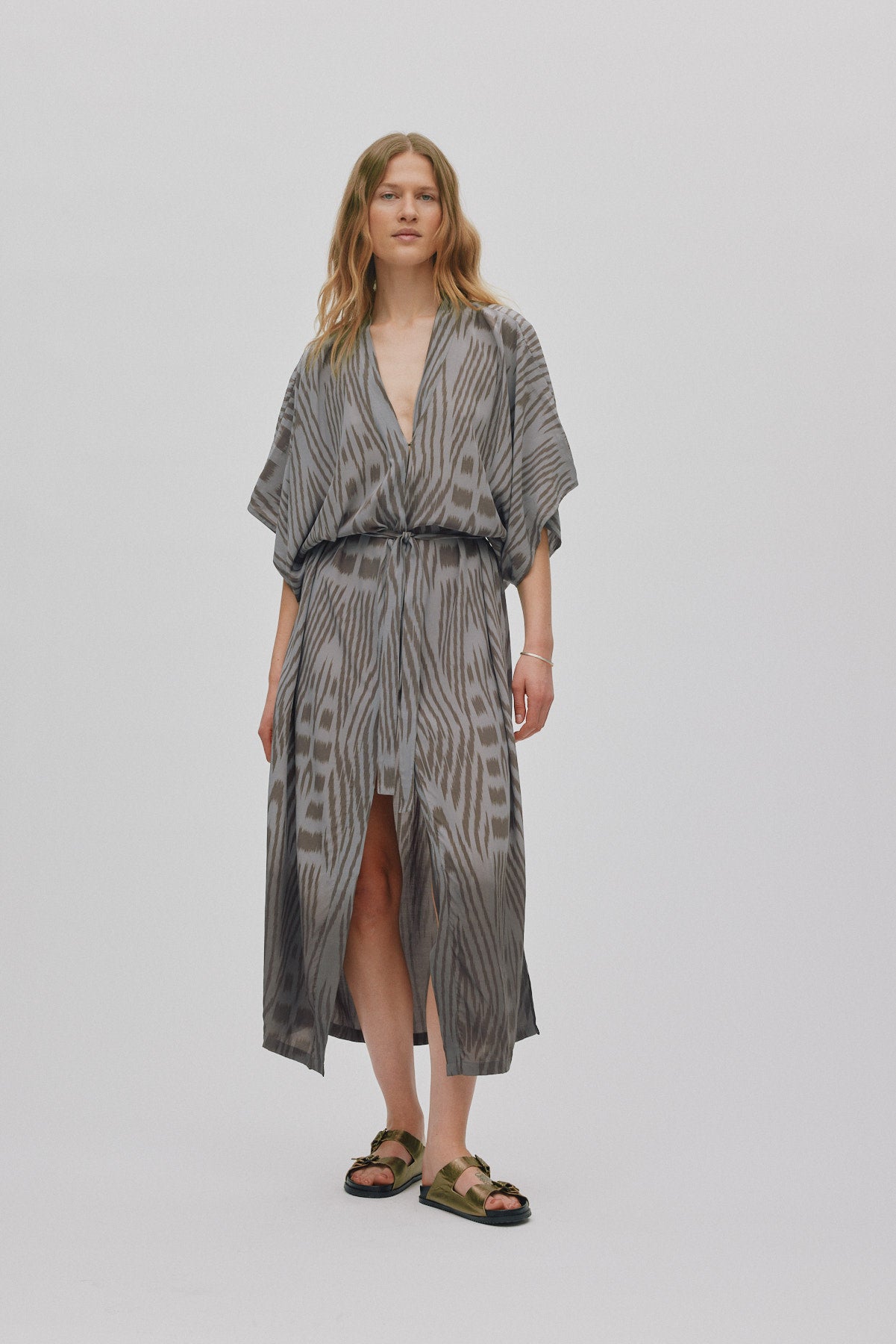 Alesandra - Ombre ikat kimono dress I Asphalt combo 1 - Rabens Saloner - DK