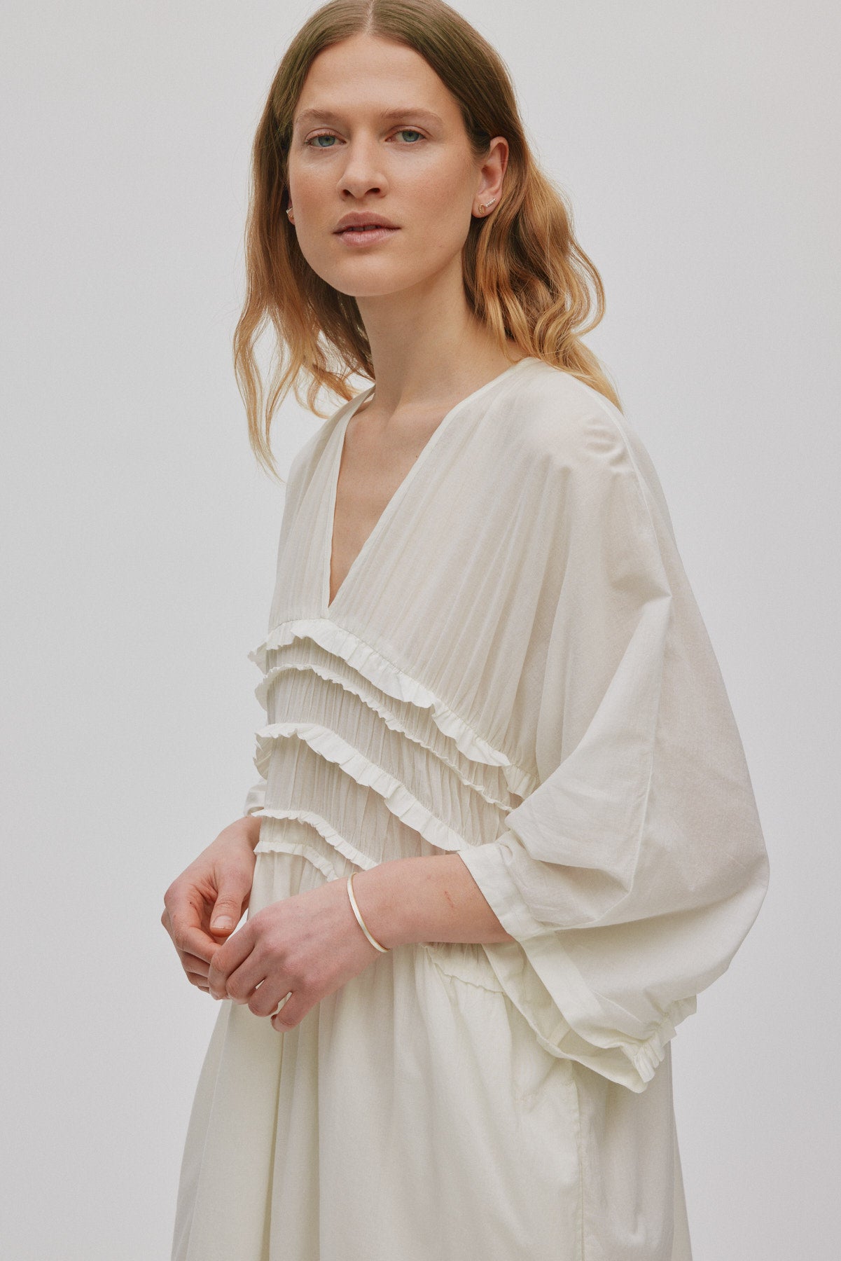 Ina - Voile frill gathered dress I Chalk 3 - Rabens Saloner - DK
