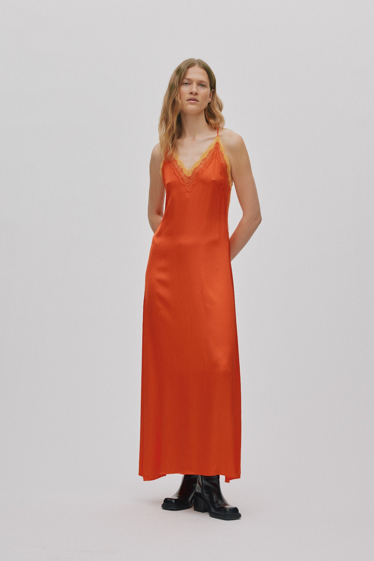 Chefira - Contrast lace camisole dress I Deep mandarin 2 - Rabens Saloner - DK