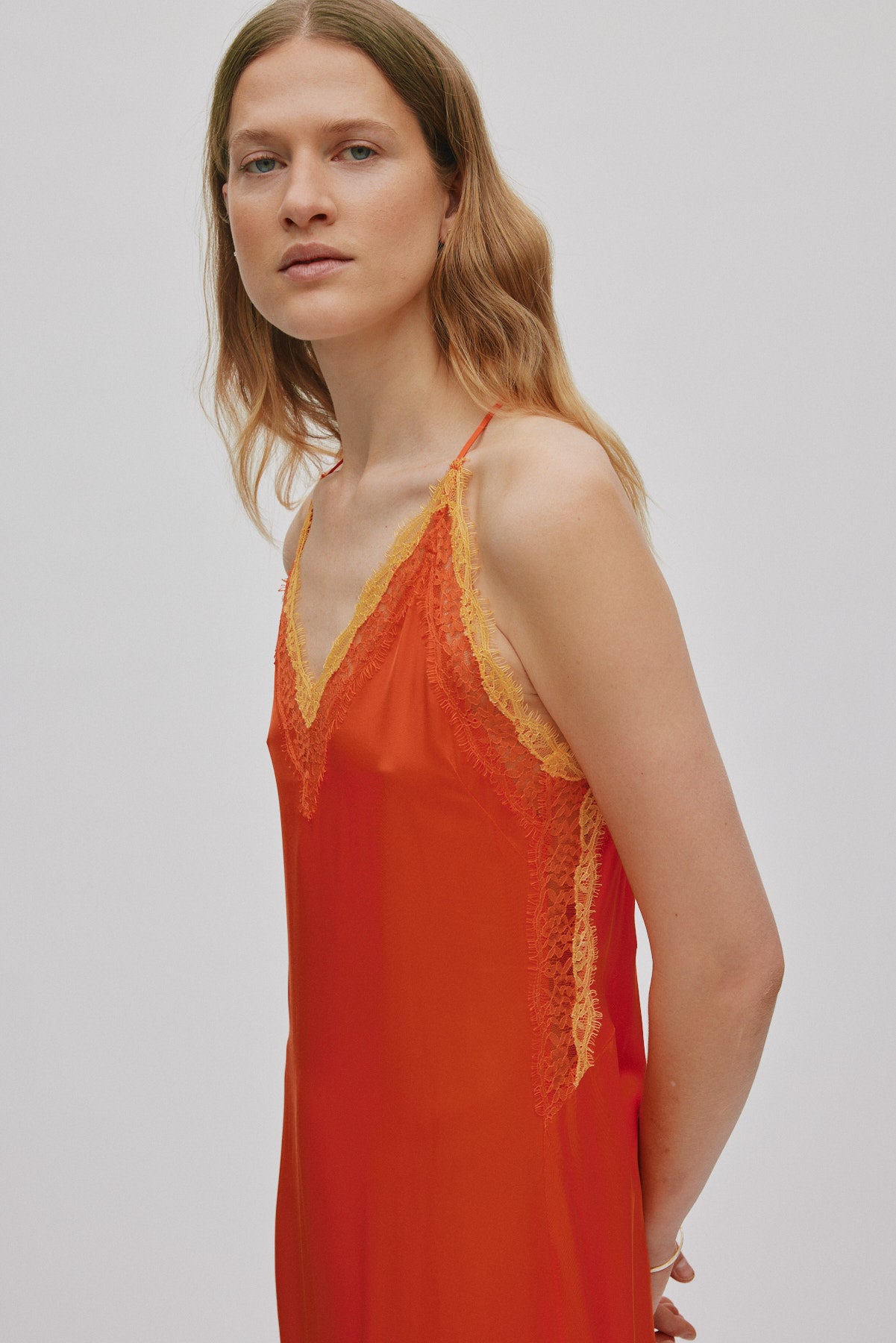 Chefira - Contrast lace camisole dress I Deep mandarin 3 - Rabens Saloner - DK