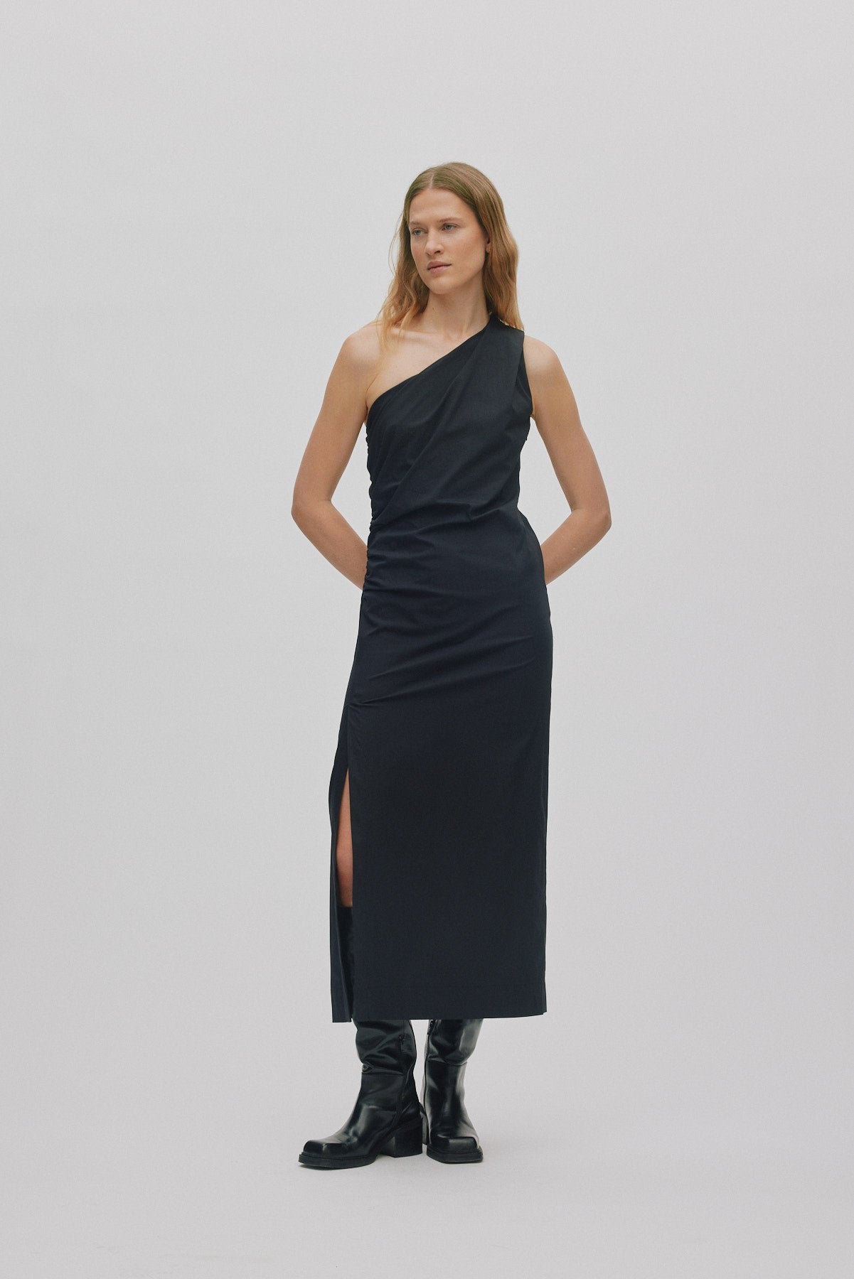 Aryana - Papery one shoulder long dress I Black 1 - Rabens Saloner - DK