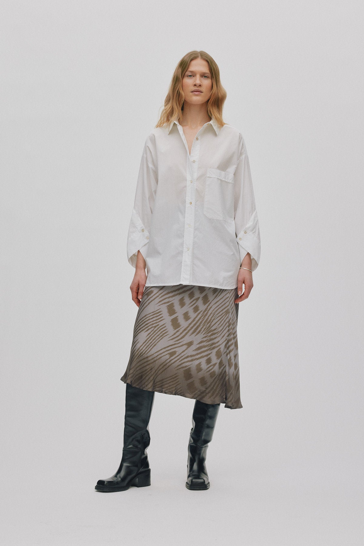 Susan - Poplin twist cuff OS shirt I White 1 - Rabens Saloner - DK