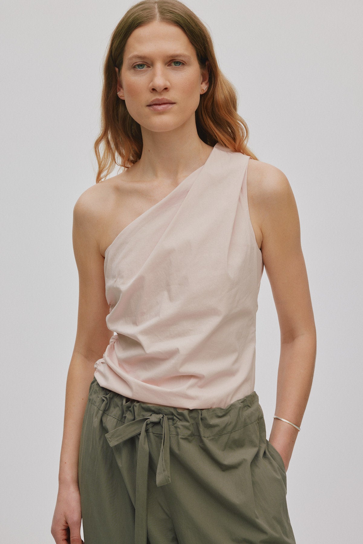 Mirha - Papery one shoulder top I Powder 2 - Rabens Saloner - DK