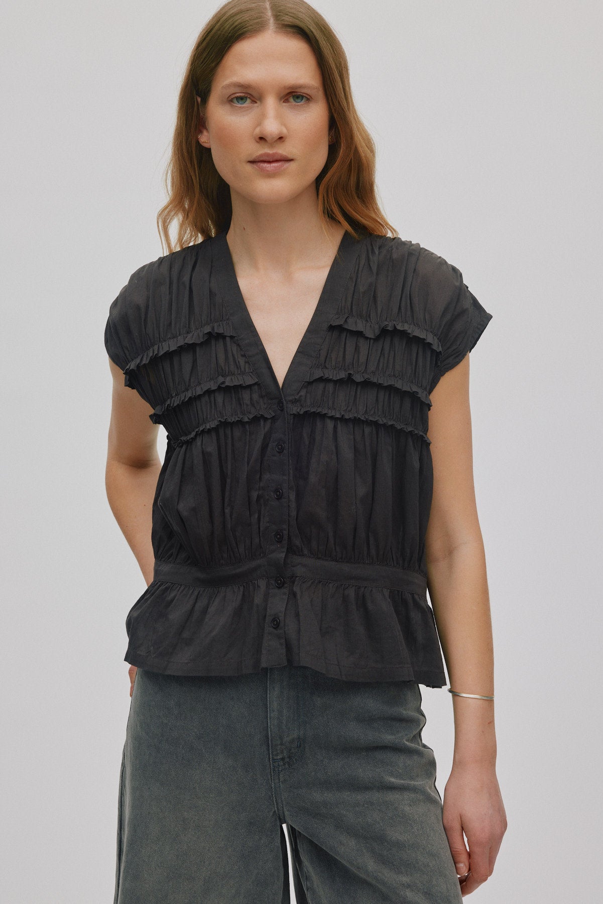 Elenor - Voile frill top I Liquorice 2 - Rabens Saloner - DK