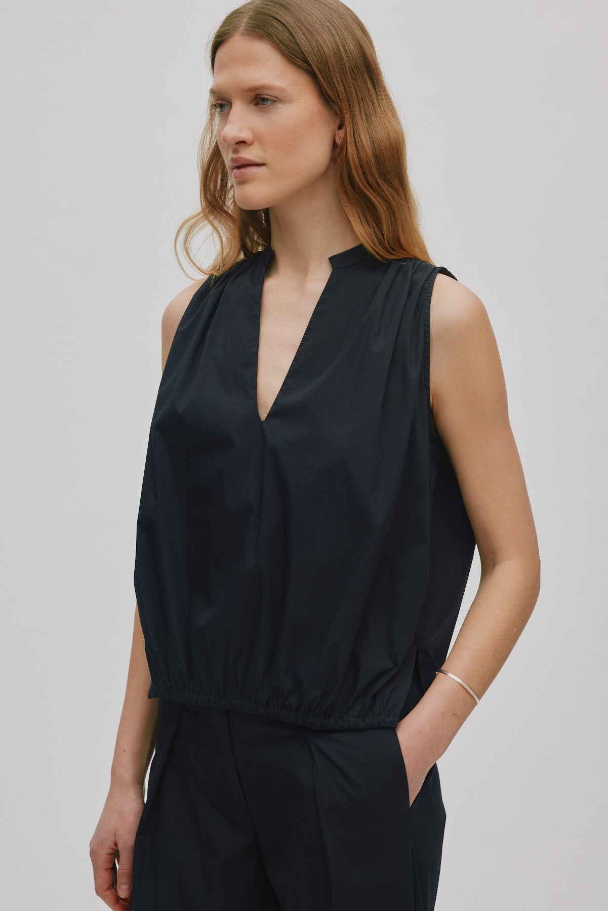Ingeborg - Papery sleeveless blouse I Black 2 - Rabens Saloner - DK