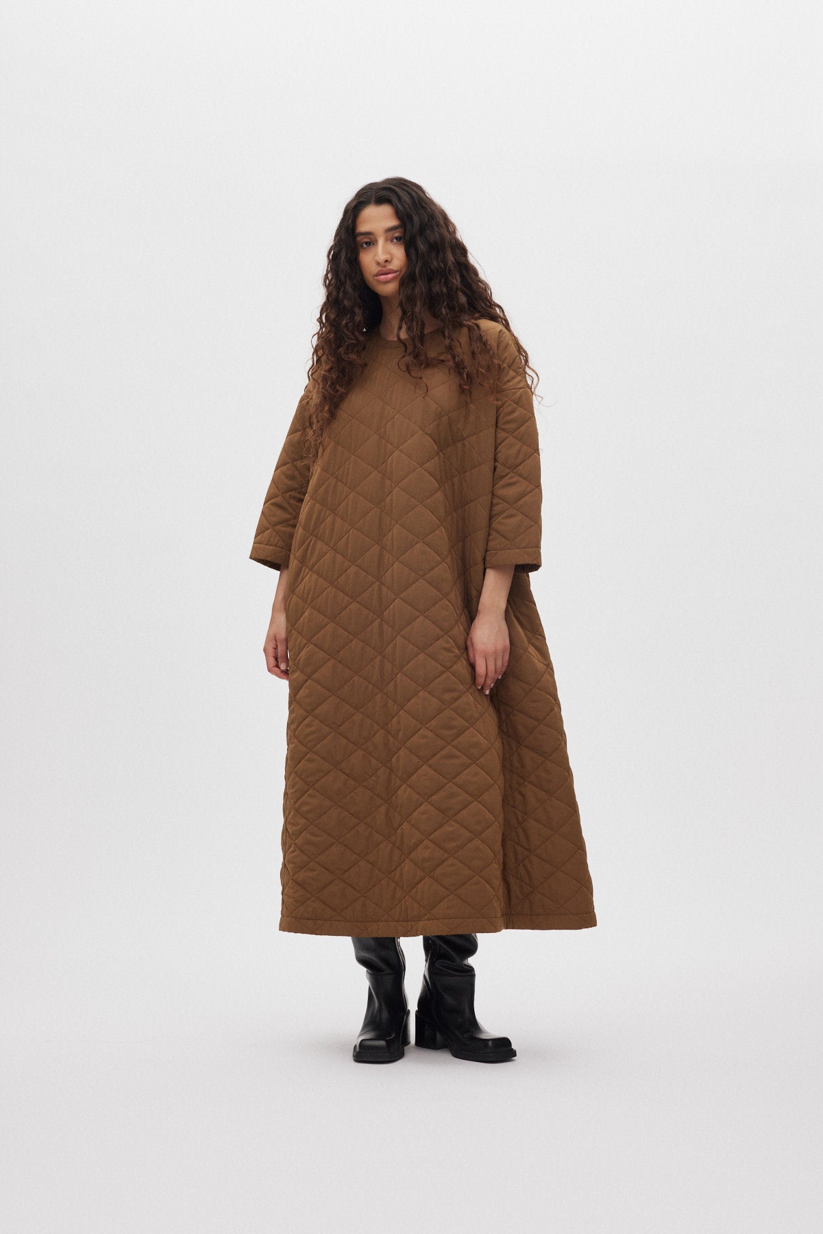 Pamala - Tech quilt dress I Chestnut 1 - Rabens Saloner - DK