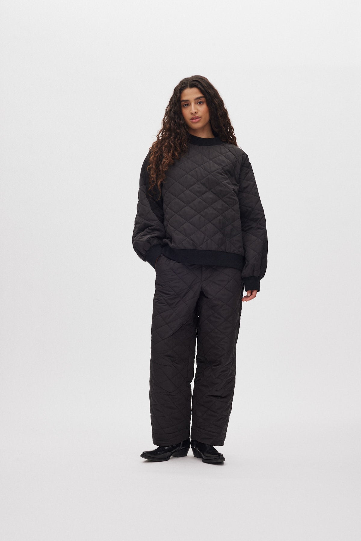 Padme - Tech quilt top I Black 2 - Rabens Saloner - DK