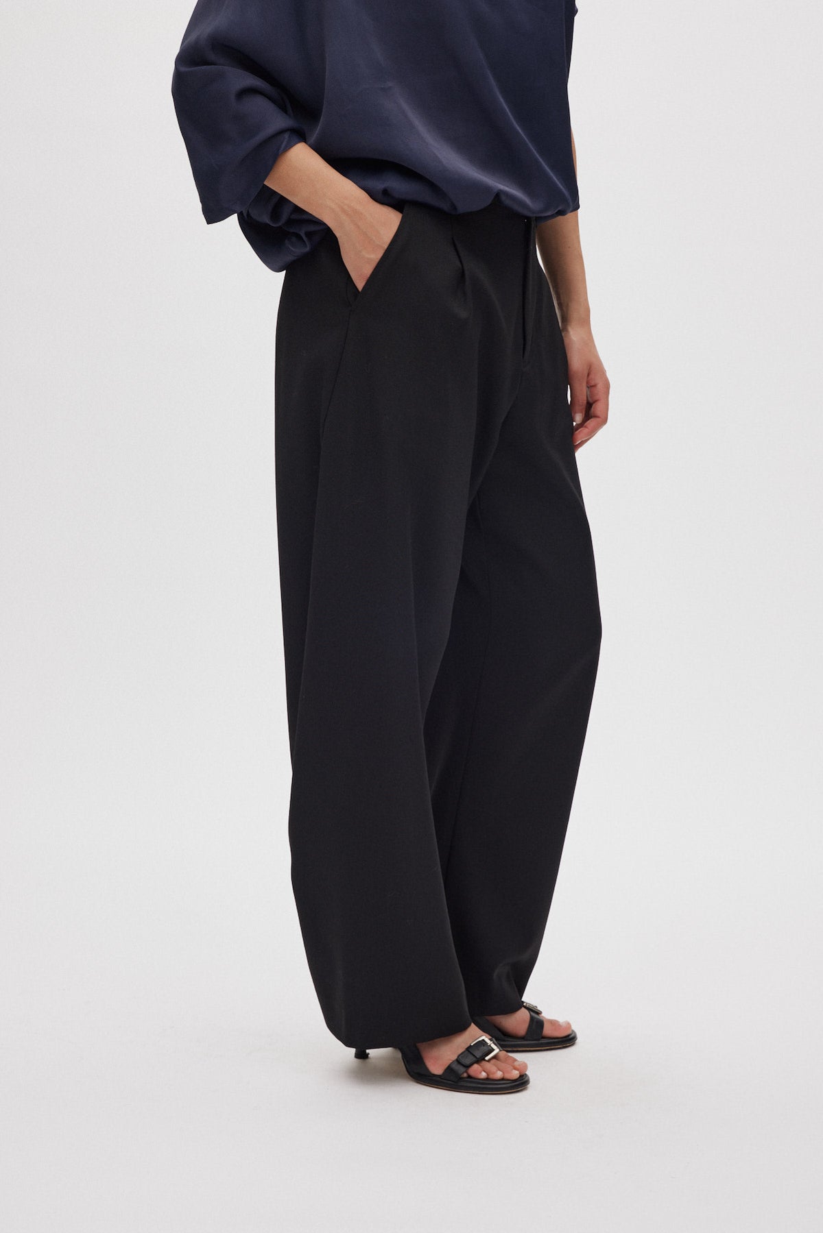 Thalia - Smooth tailoring pants I Black 4 - Rabens Saloner - DK
