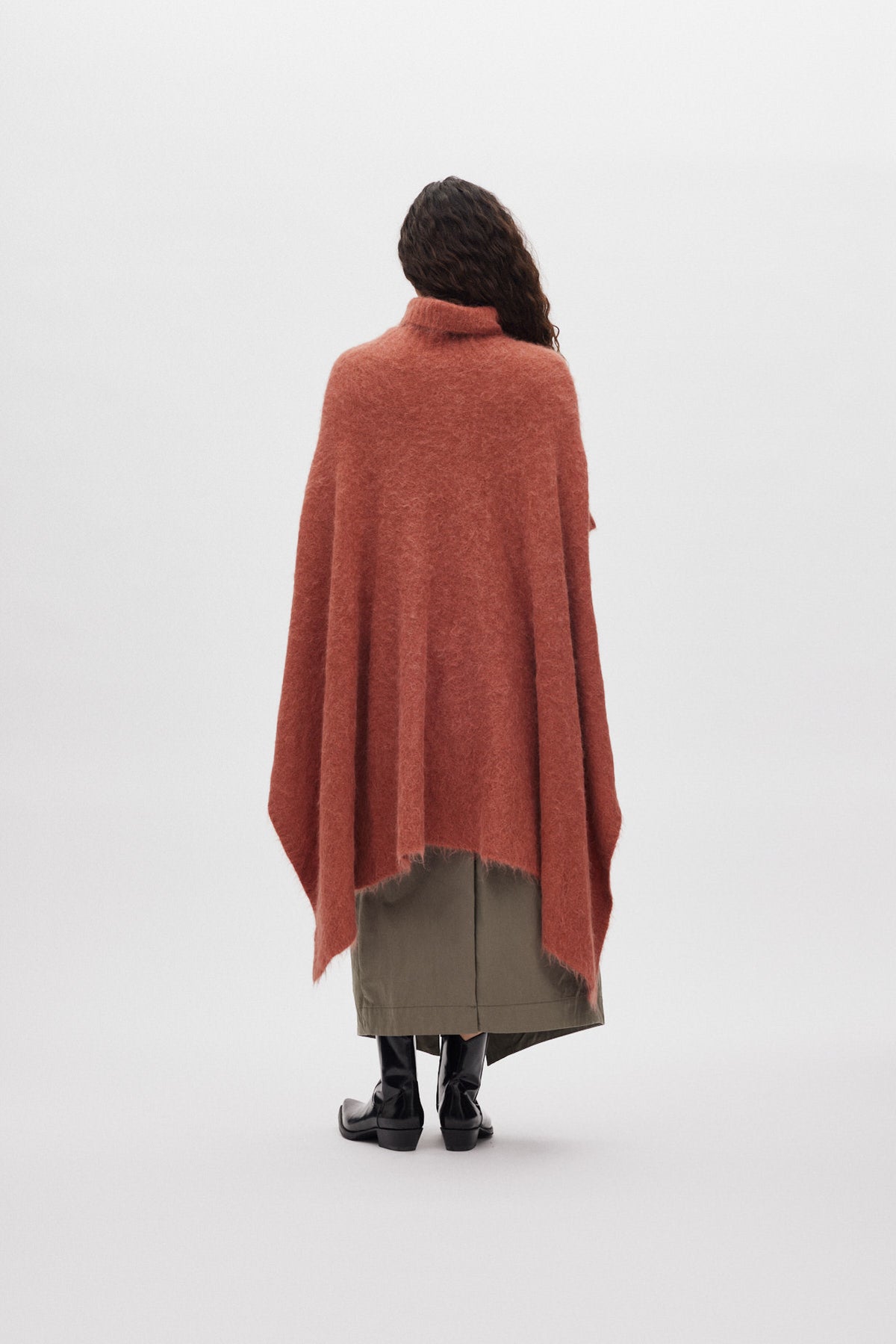 Dede - Fluffy knit poncho I Redwood 3 - Rabens Saloner - DK
