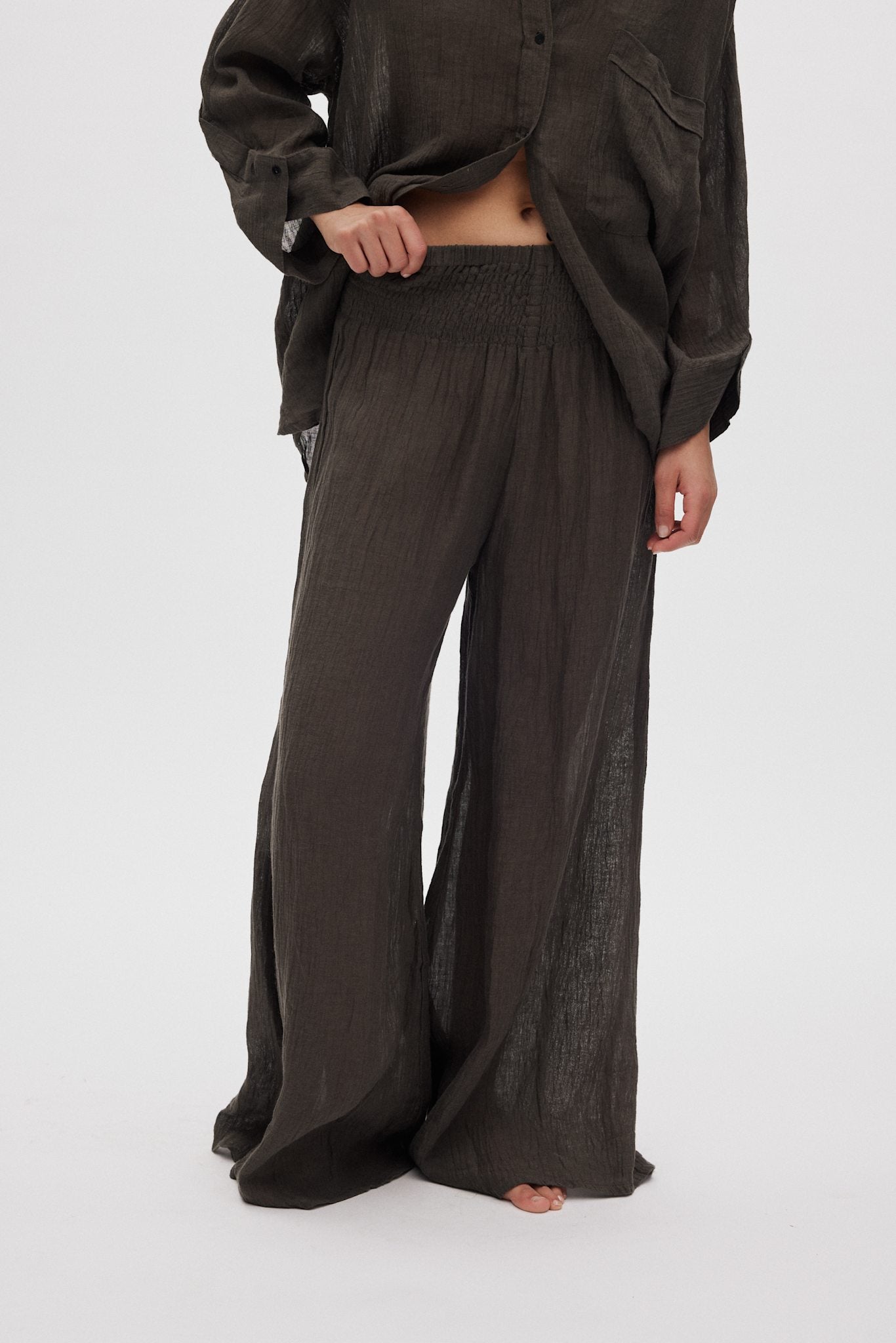 Karam - Crinkled wide leg pants I Faded black 5 - Rabens Saloner - DK