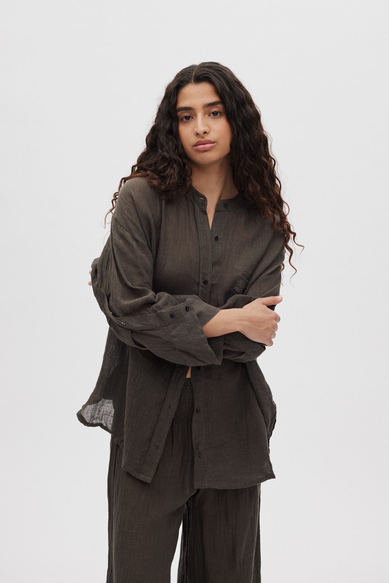 Bobbies - Crinkled oversize shirt I Faded black