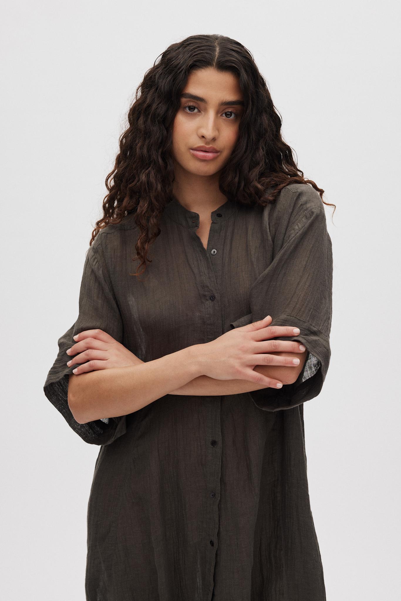 Susi - Crinkled long kaftan I Faded black 4 - Rabens Saloner - DK