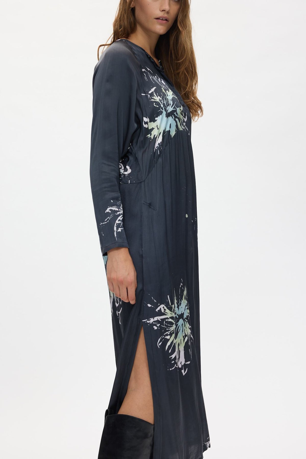 Helma - Lumière kaftan I Iron grey 2 - Rabens Saloner - DK