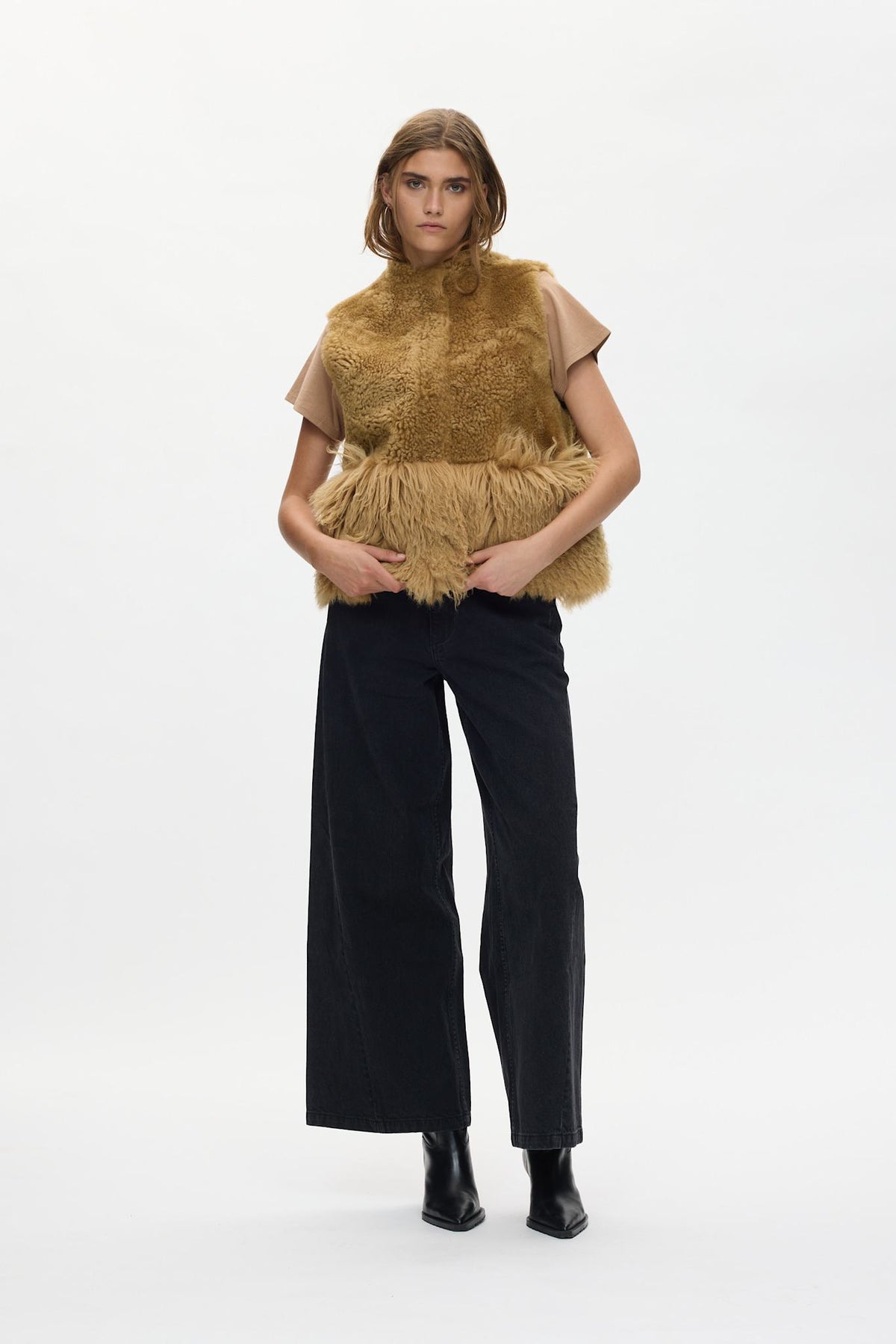 Channe - Shearling vest I Camel 1 - Rabens Saloner - DK