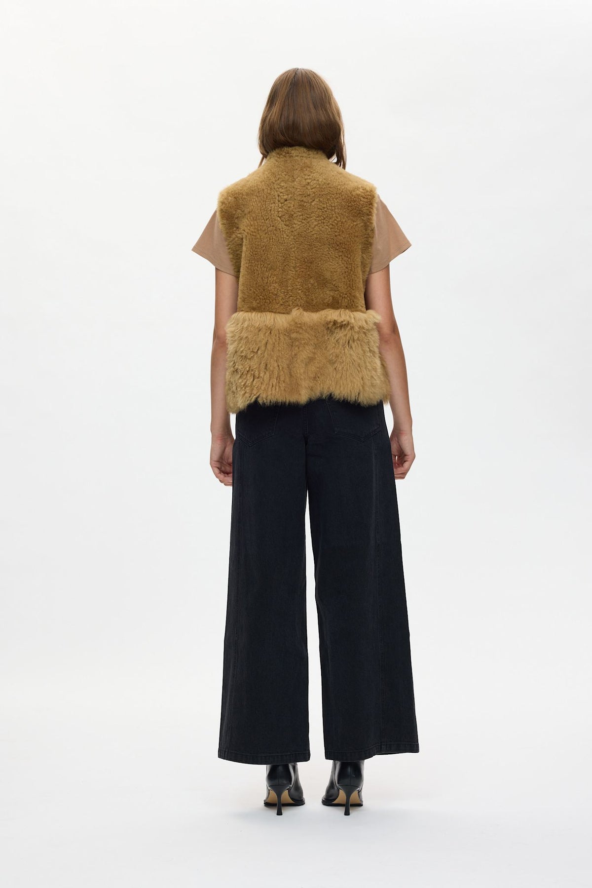 Channe - Shearling vest I Camel 3 - Rabens Saloner - DK