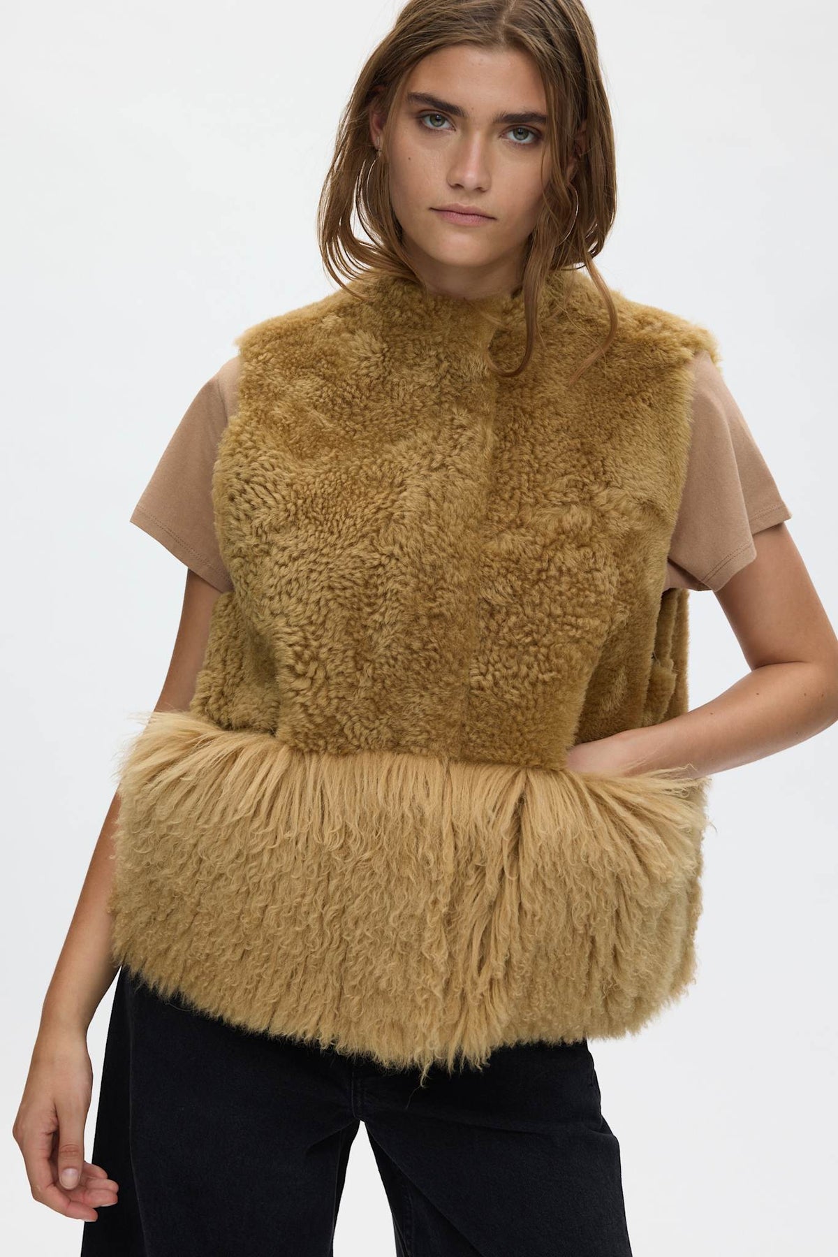 Channe - Shearling vest I Camel 2 - Rabens Saloner - DK