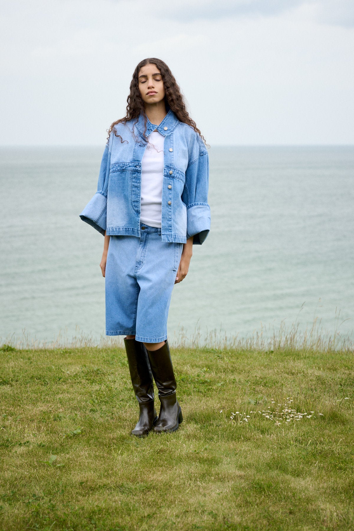 Donela - Denim jacket I Light washed denim 9 - Rabens Saloner - DK