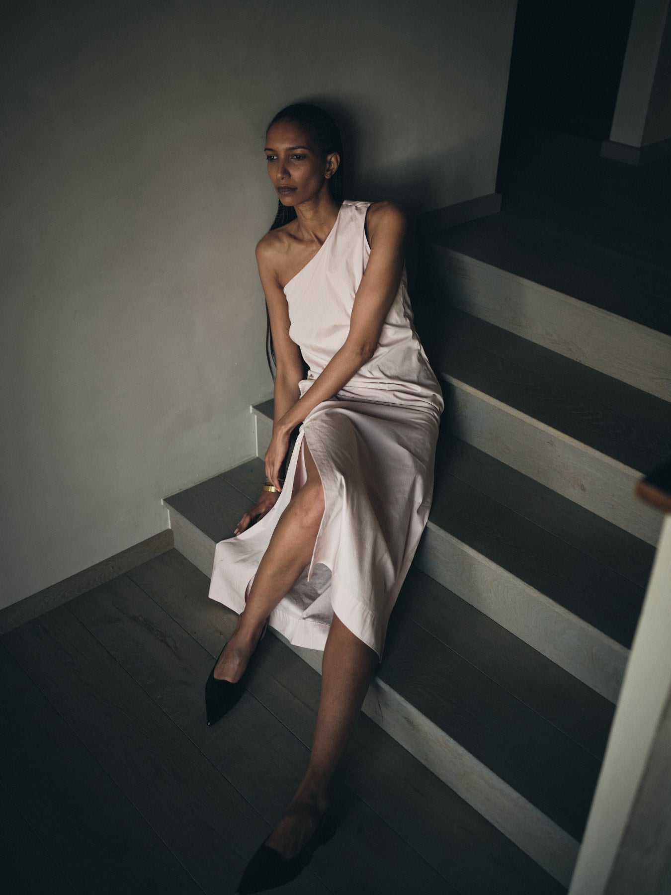 Aryana - Papery one shoulder long dress I Powder 5 - Rabens Saloner - DK