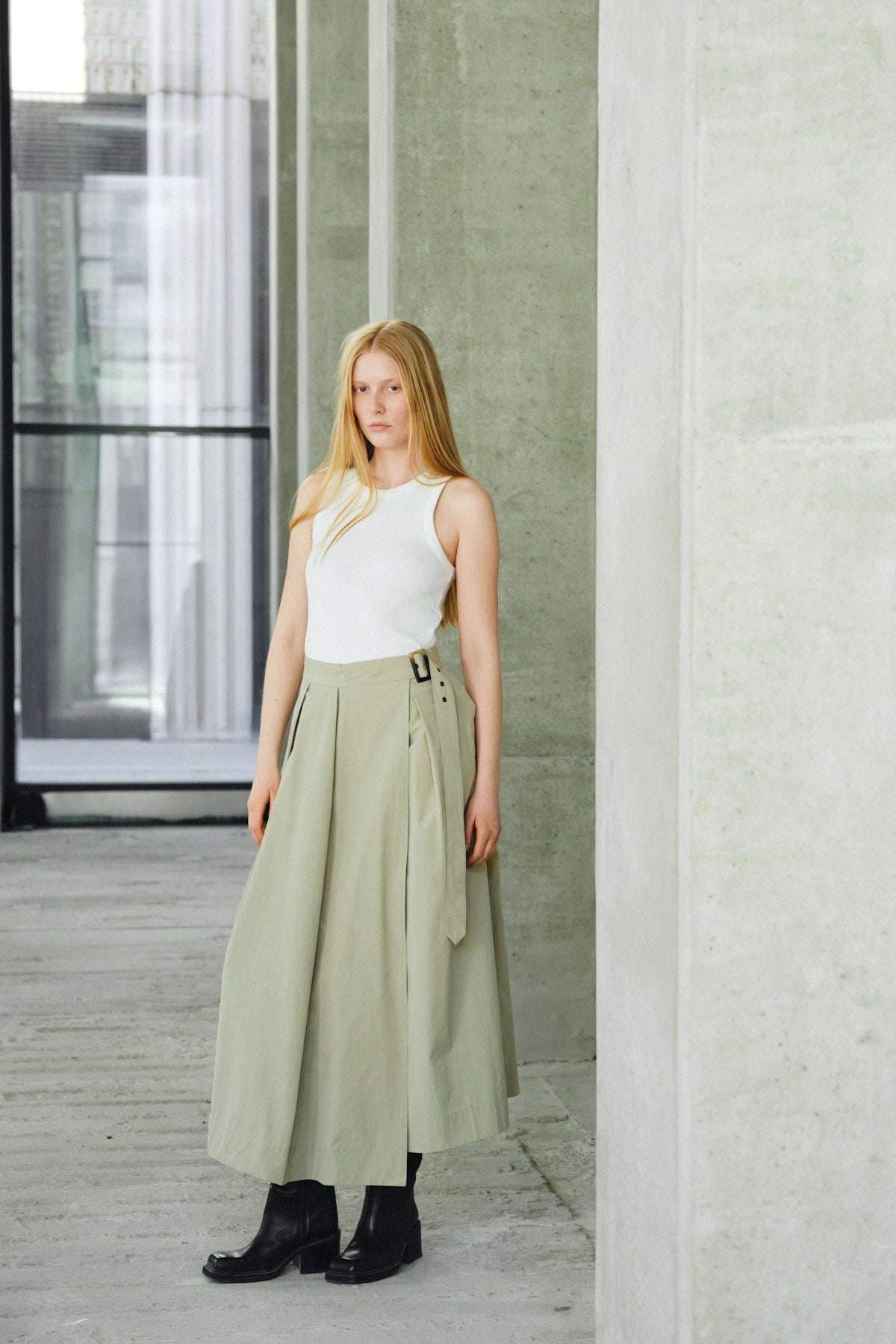 Esila - Weightless wrap skirt I Dark chalk 6 - Rabens Saloner - DK