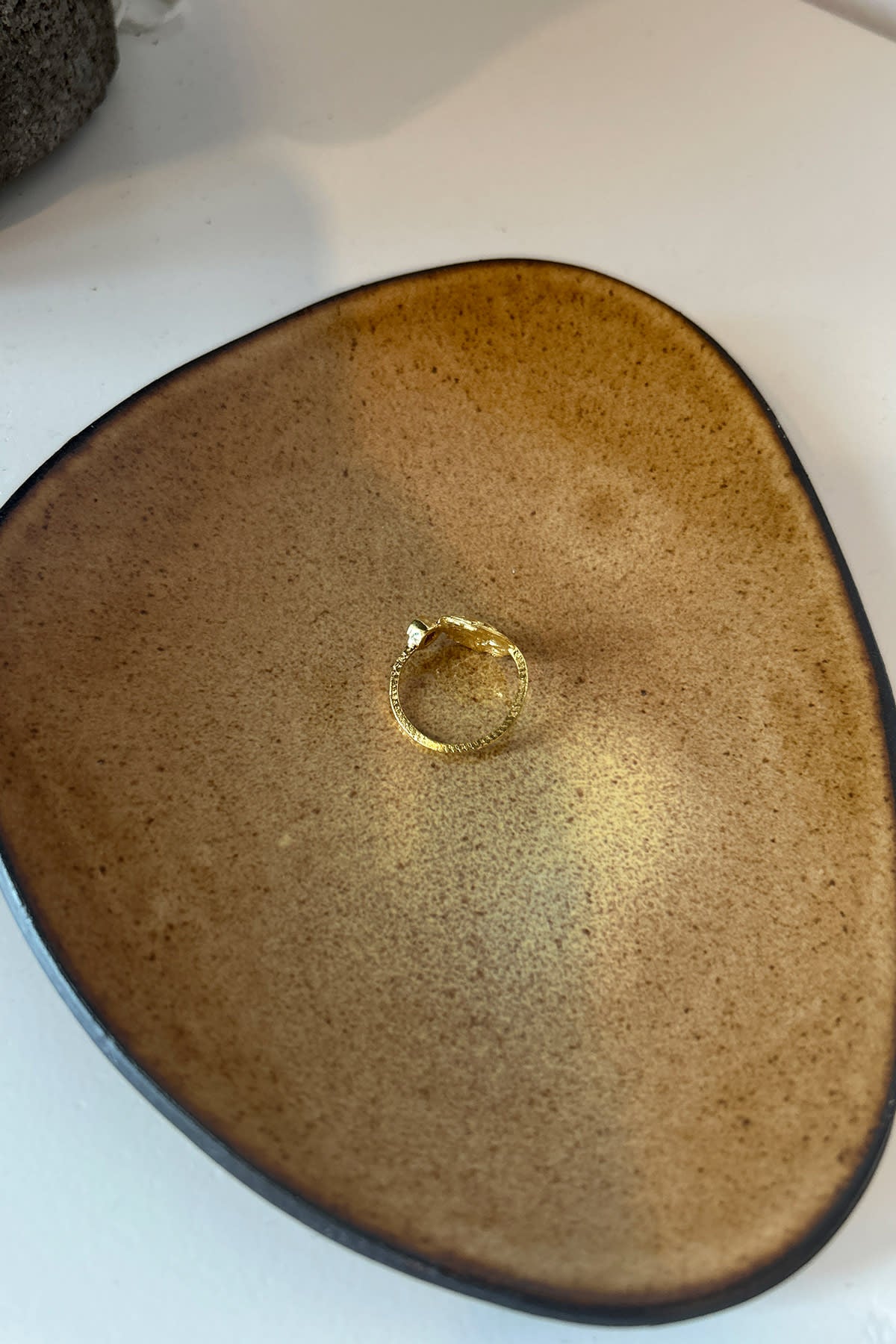 Coin Ring - Nafsu I Gold w/ Ruby Stone 3 - Rabens Saloner - DK