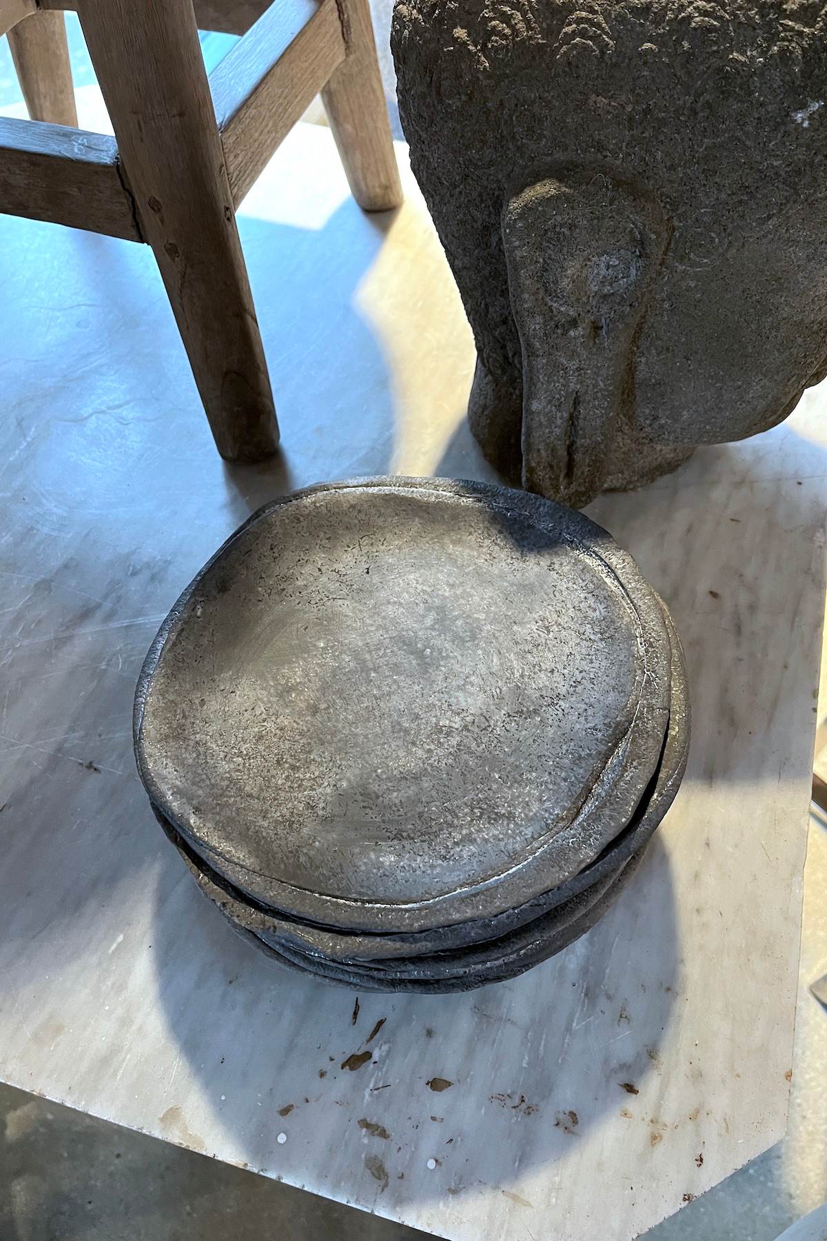 Handmade ceramic plate I Small - Visby Ceramics I Dark Grey 3 - Rabens Saloner - DK