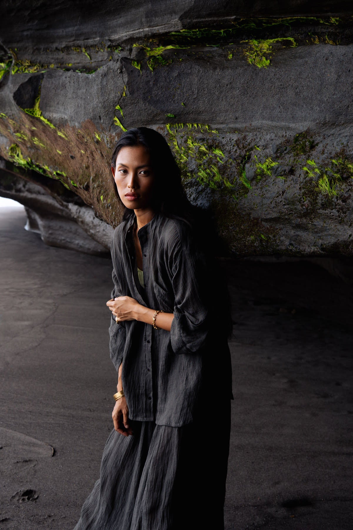 Bobbies - Crinkled oversize shirt I Faded black 7 - Rabens Saloner - DK