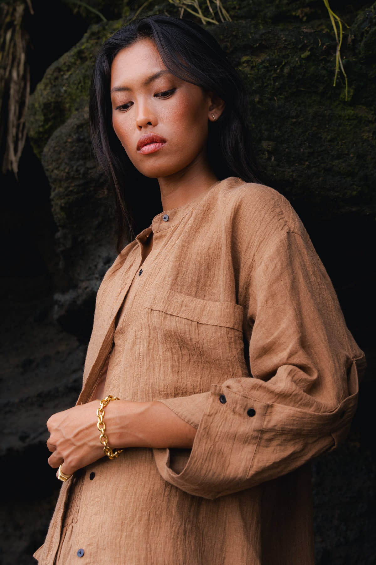 Bobbies - PRE-ORDER I Crinkled oversize shirt I Walnut 4 - Rabens Saloner - DK