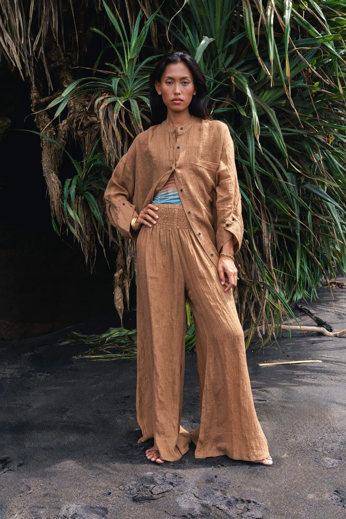 Bobbies - PRE-ORDER I Crinkled oversize shirt I Walnut 5 - Rabens Saloner - DK