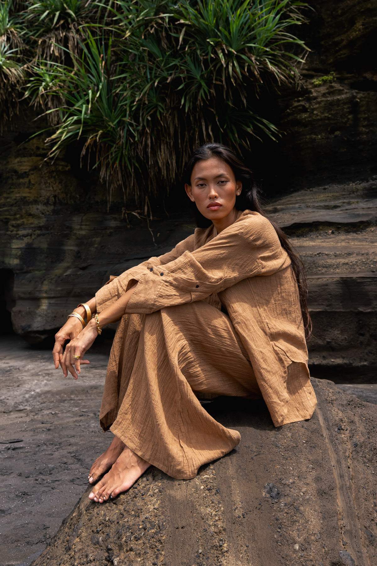 Bobbies - PRE-ORDER I Crinkled oversize shirt I Walnut 6 - Rabens Saloner - DK