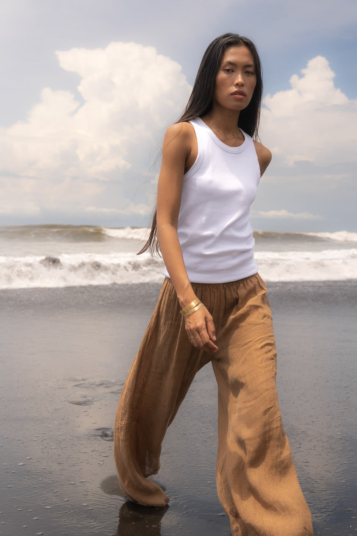 Karam - Crinkled wide leg pants I Walnut 2 - Rabens Saloner - DK