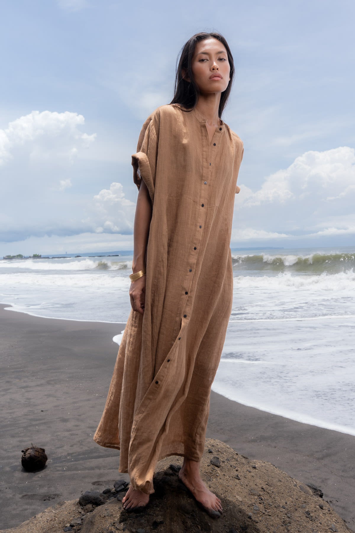 Susi - PRE-ORDER I Crinkled long kaftan I Walnut 4 - Rabens Saloner - DK