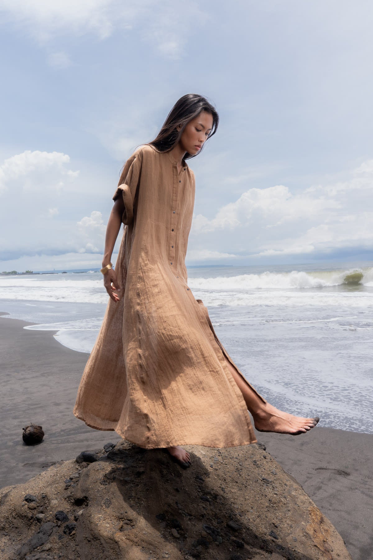 Susi - PRE-ORDER I Crinkled long kaftan I Walnut 5 - Rabens Saloner - DK