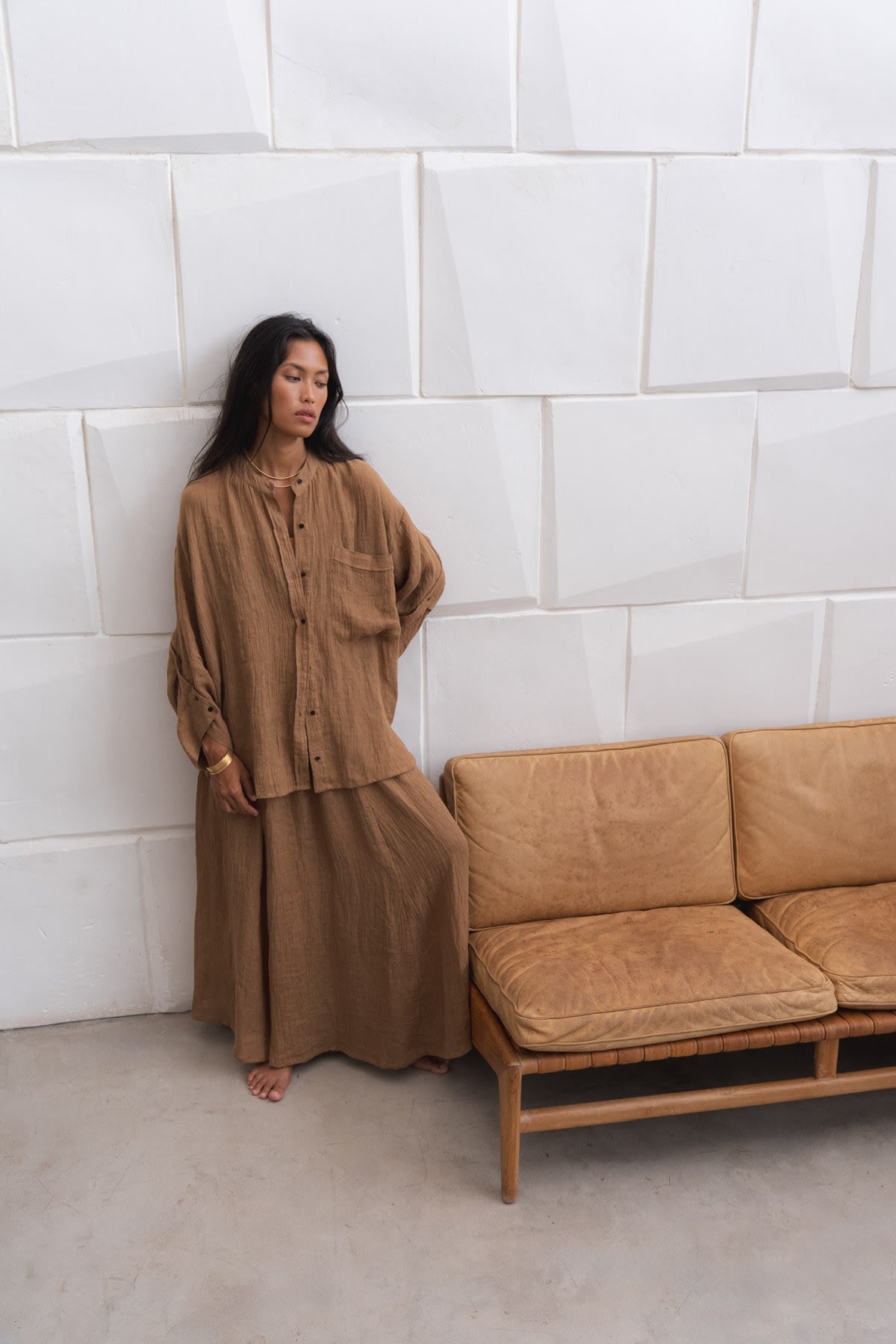 Bobbies - PRE-ORDER I Crinkled oversize shirt I Walnut 7 - Rabens Saloner - DK