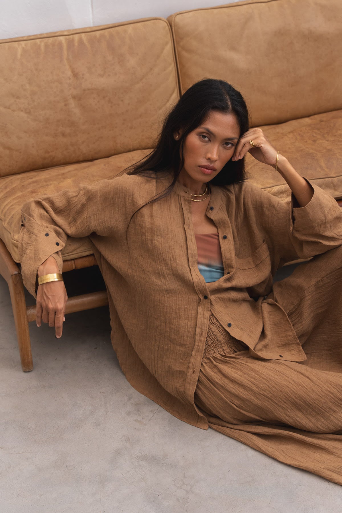 Bobbies - PRE-ORDER I Crinkled oversize shirt I Walnut 3 - Rabens Saloner - DK