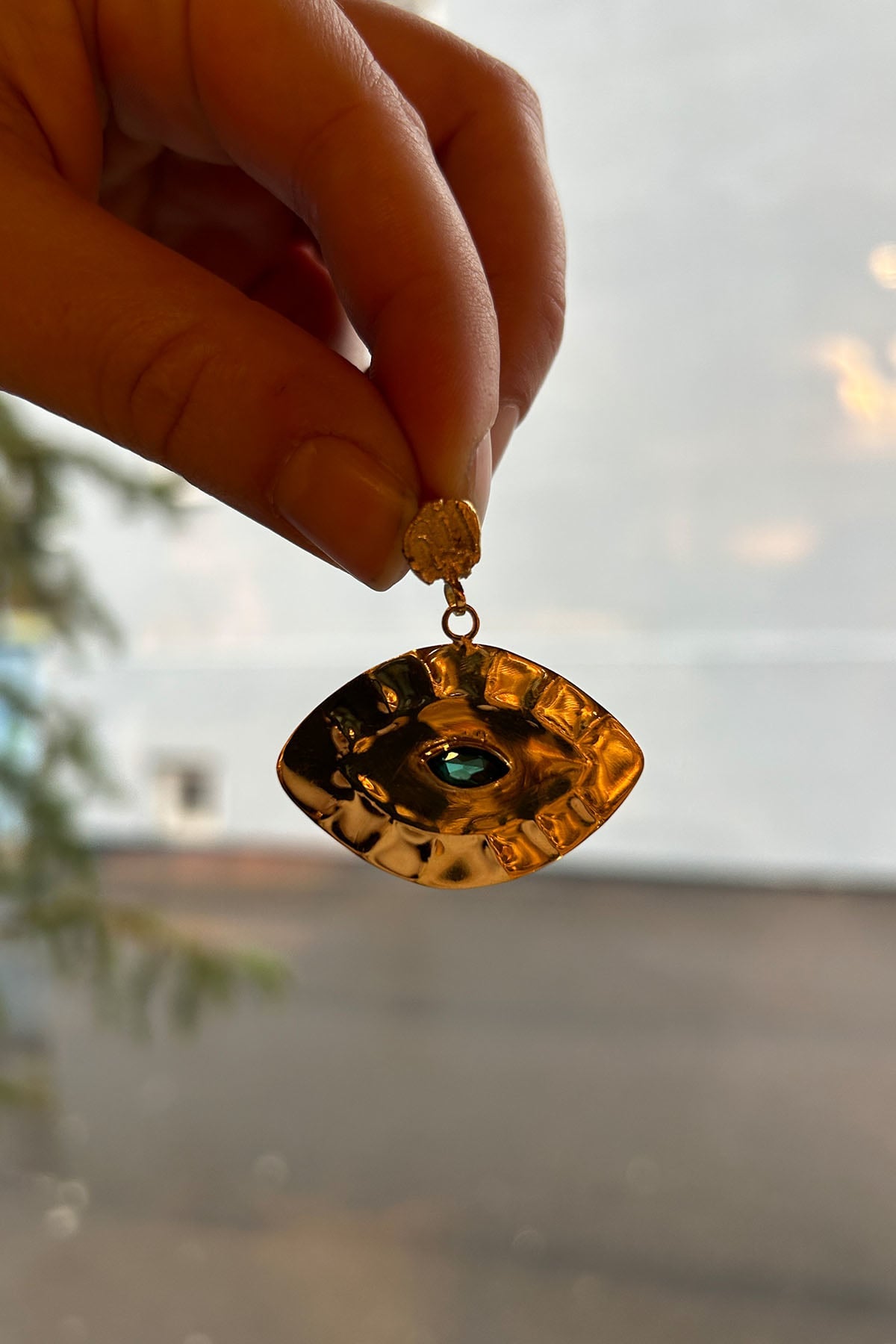 Giant Eye Earring - Nafsu I Gold 4 - Rabens Saloner - DK