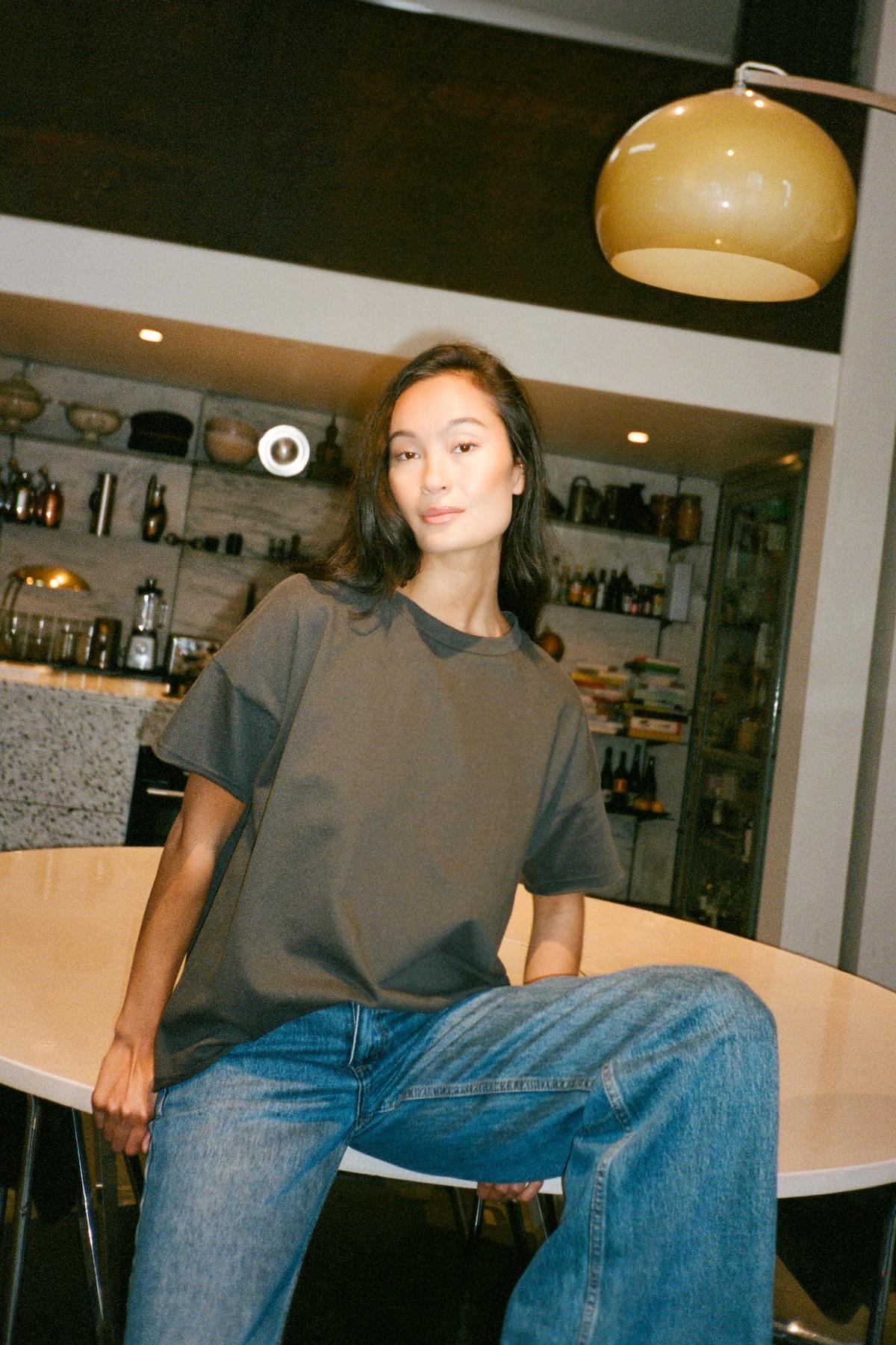 Margot - Light stretch cropped t-shirt I Faded black 2 - Rabens Saloner - DK