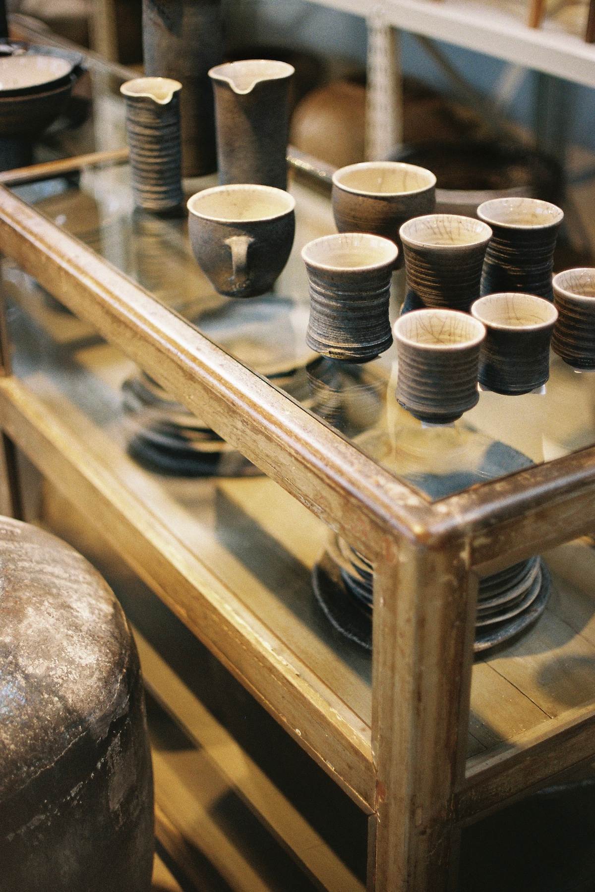 Handmade ceramic tea cup - Visby Ceramics I Dark Grey Dark Grey 1 - Rabens Saloner - DK