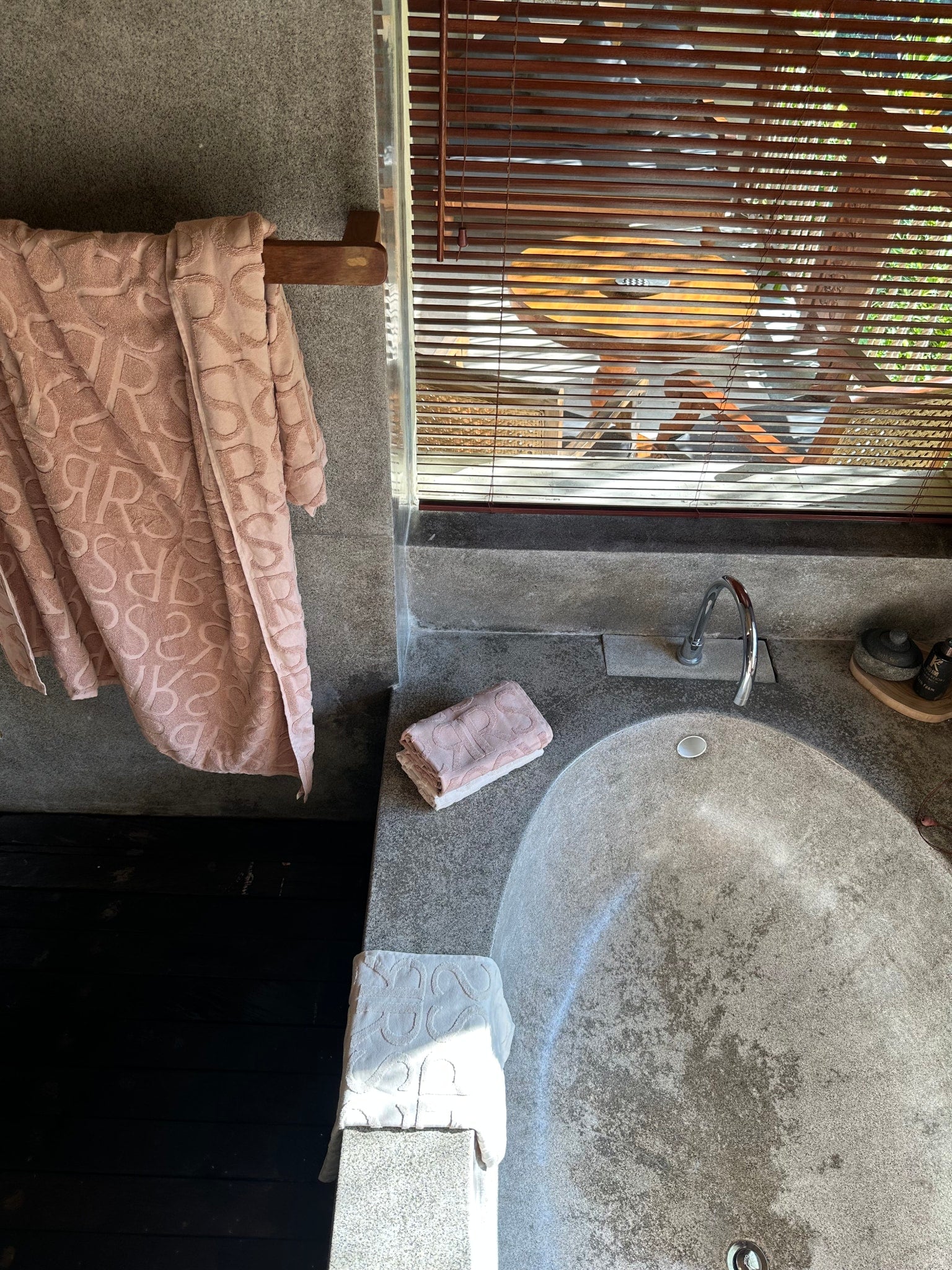 Monogram hand towel - Hand towel 50x80 cm I Rose 3 - Rabens Saloner - DK