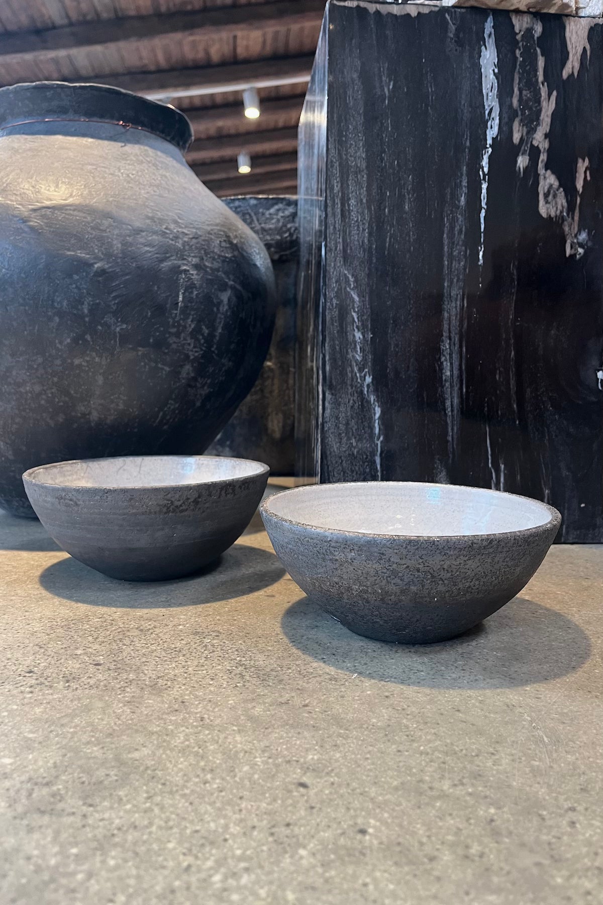 Hand Made Ceramic Bowl - Visby Ceramics I Dark Grey 2 - Rabens Saloner - DK