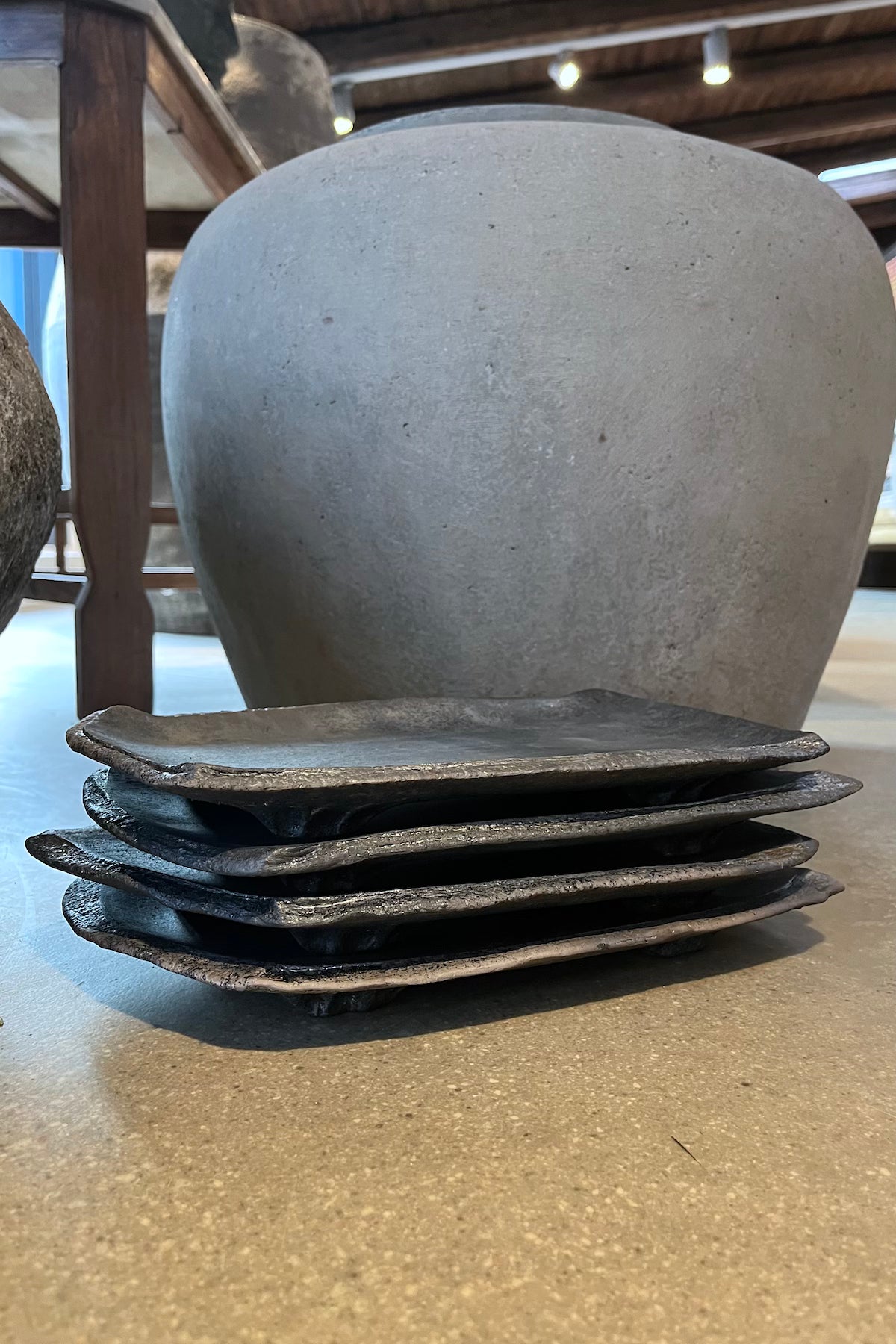 Handmade ceramic sushi plate - Visby Ceramics I Dark 4 - Rabens Saloner - DK