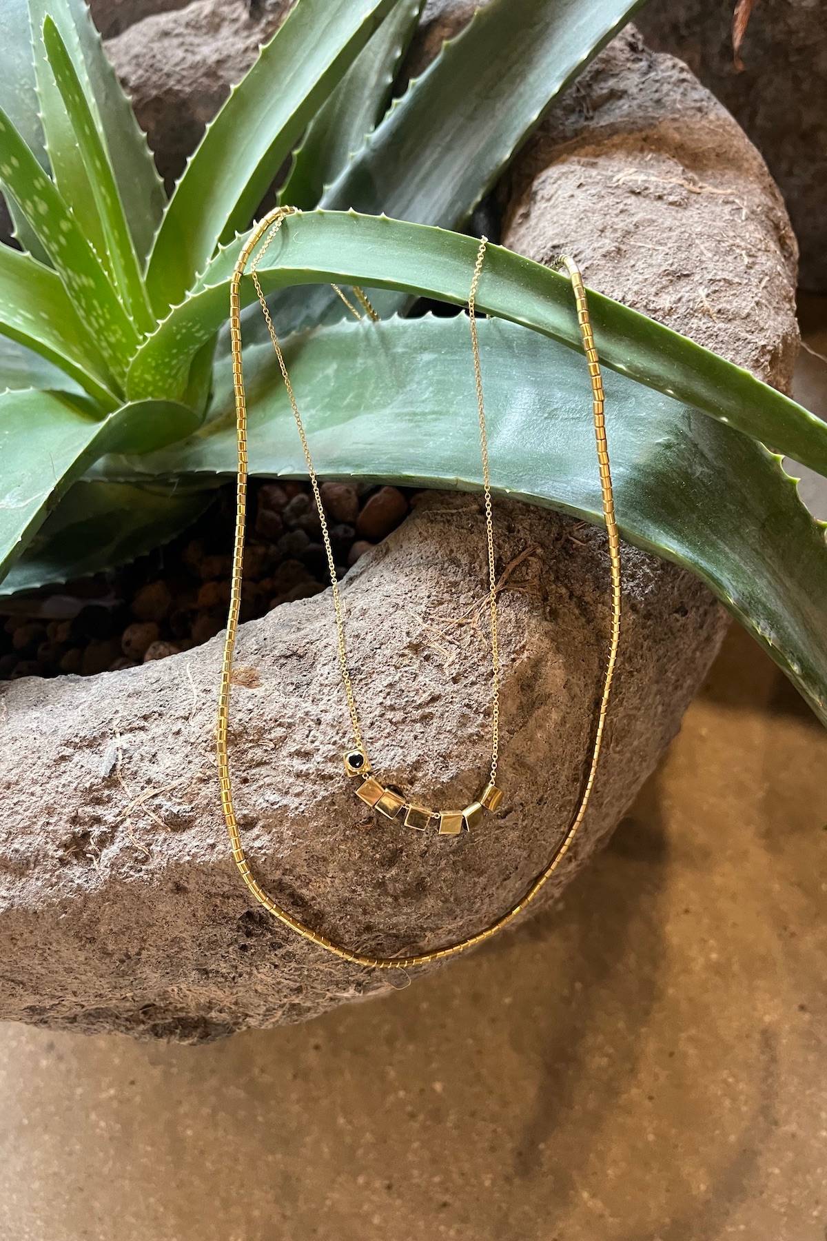 Square beads necklace - Nafsu I Gold 4 - Rabens Saloner - DK