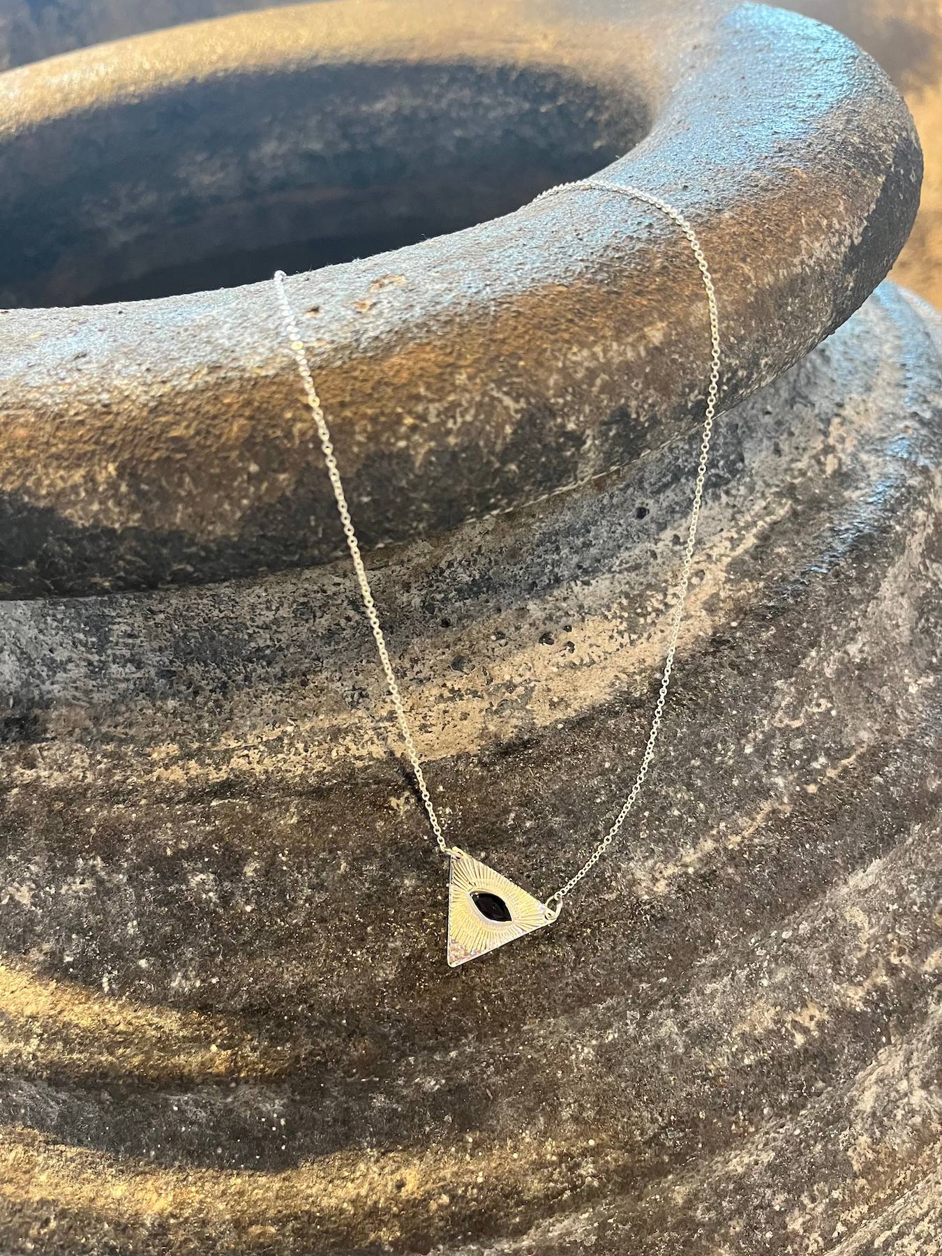 Chain w/ Triangle Eye Pendant - Nafsu I Silver 4 - Rabens Saloner - DK