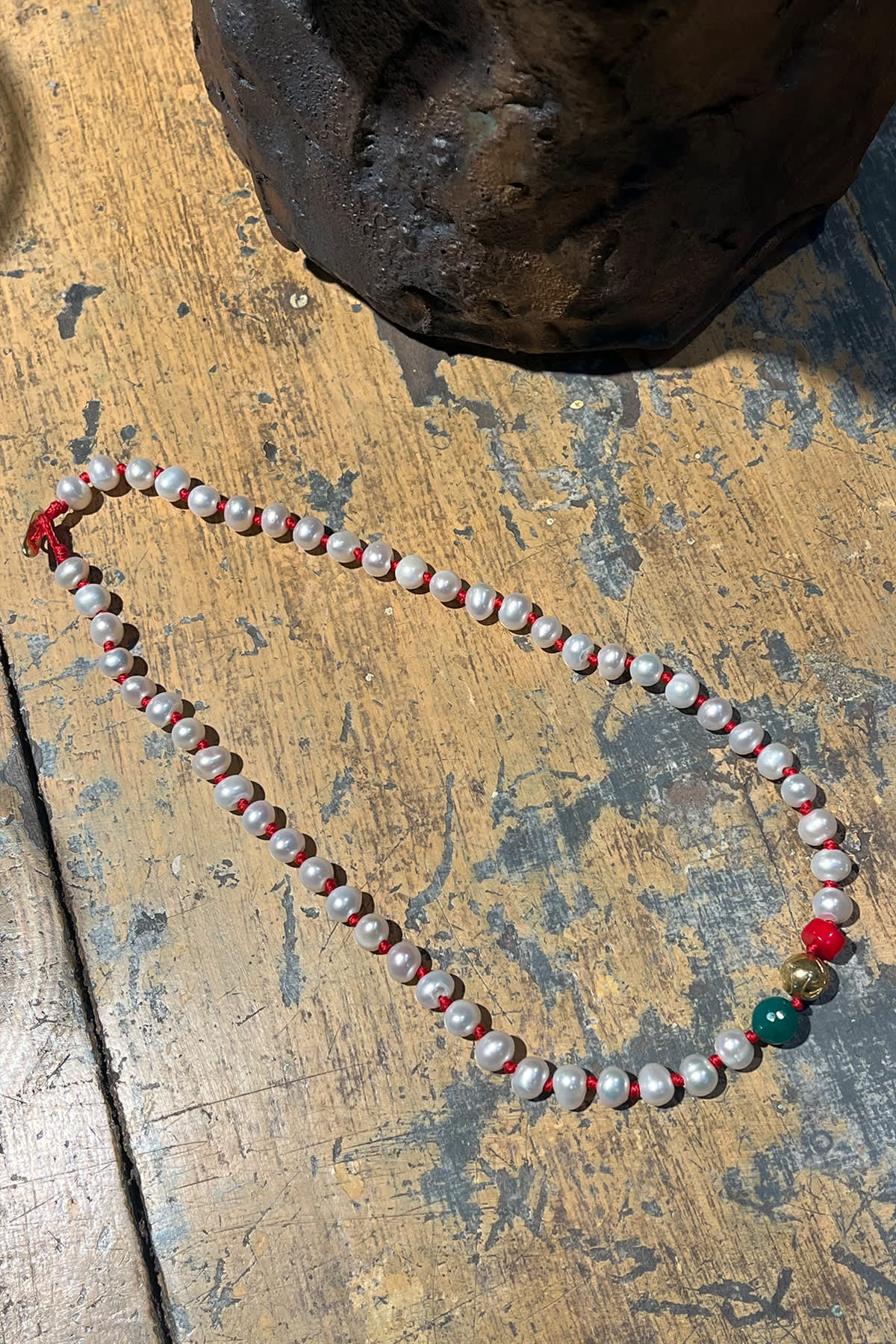 Pearl Necklace With Beads - Nafsu I Gold Beads w/ Coral and Green Onyx 5 - Rabens Saloner - DK